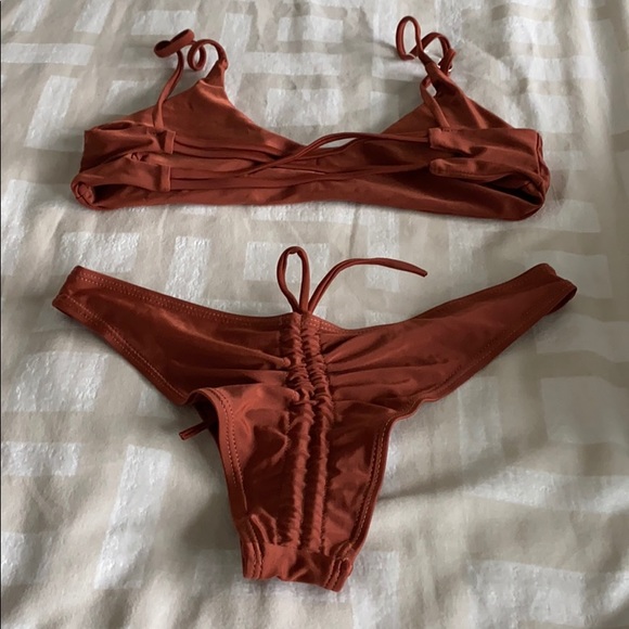 Bikini - Picture 2 of 2